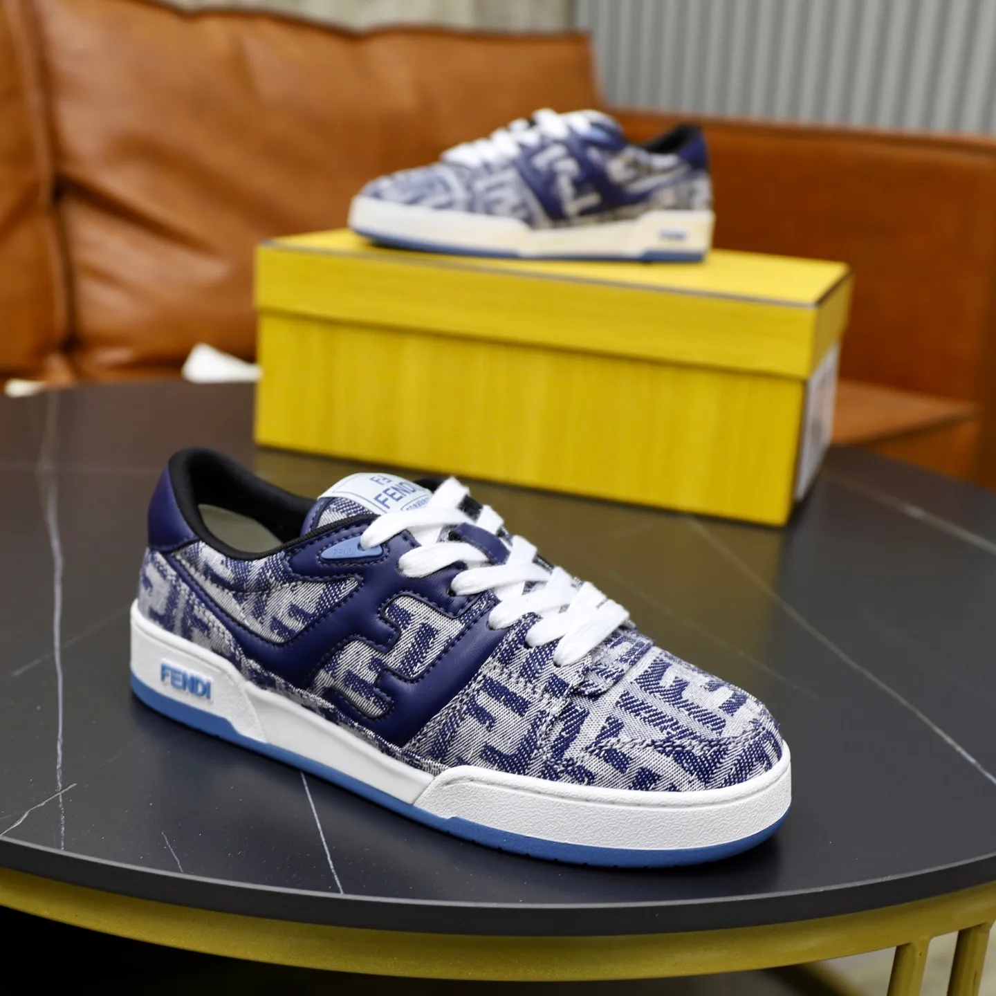 Ex-factory price: 640🔥Couple model (top original order) Brand: FENDI Size: 35-44 (customized for men 38 and 45) Grade: original order quality High version Material: Imported original cowhide stitching ➕ High-quality and comfortable lining Original TPU lightweight anti-slip outsole Style category: Travel fashion casual shoes Versatile trend